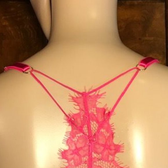 Victoria's Secret 'Very Sexy' Lace Tback Demi Bra - Picture 10 of 13